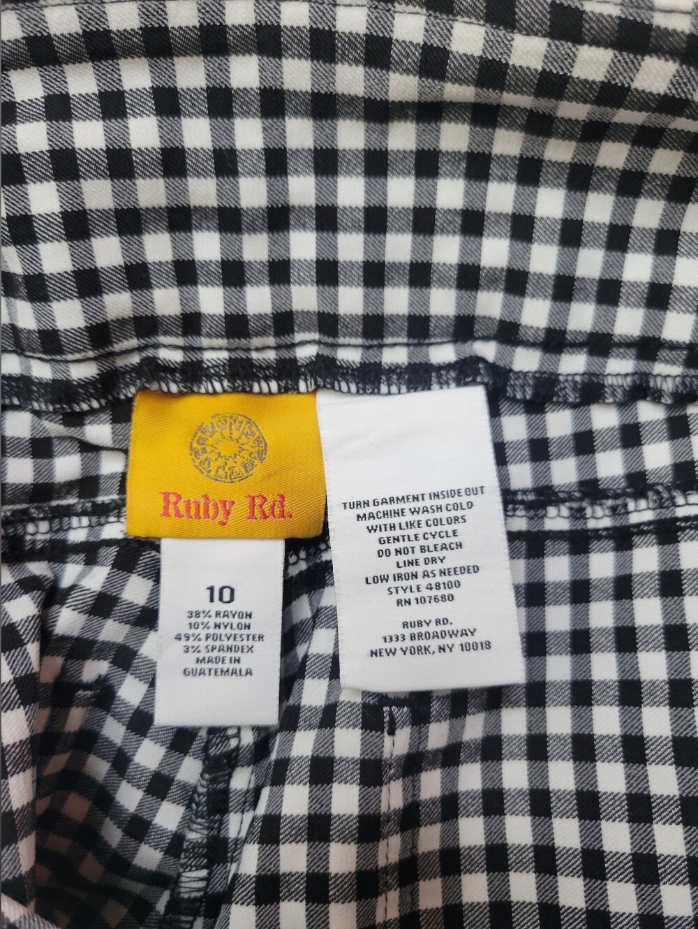 Women Black White Gingham Capri Crop Pants Ruby Rd. Sz 10 Stretchy Monochrome - Picture 4 of 4
